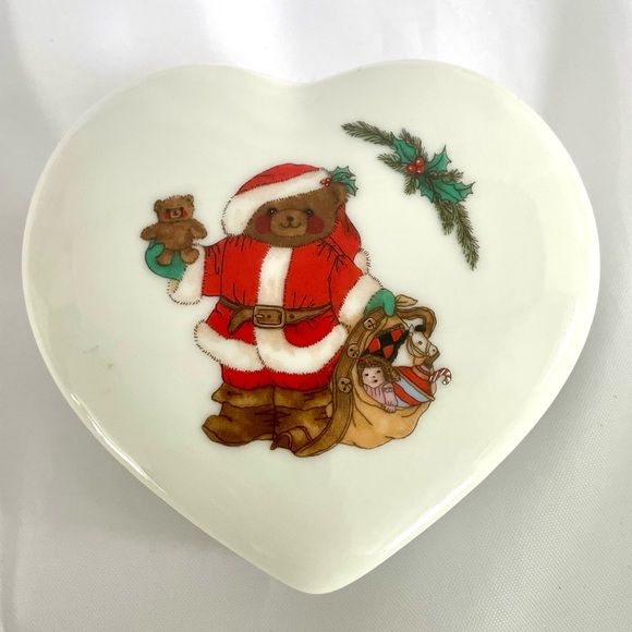 Mikasa Christmas Bear Porcelain Heart Shaped Covered Dish 3.5 “X 1”. - Picture 1 of 6